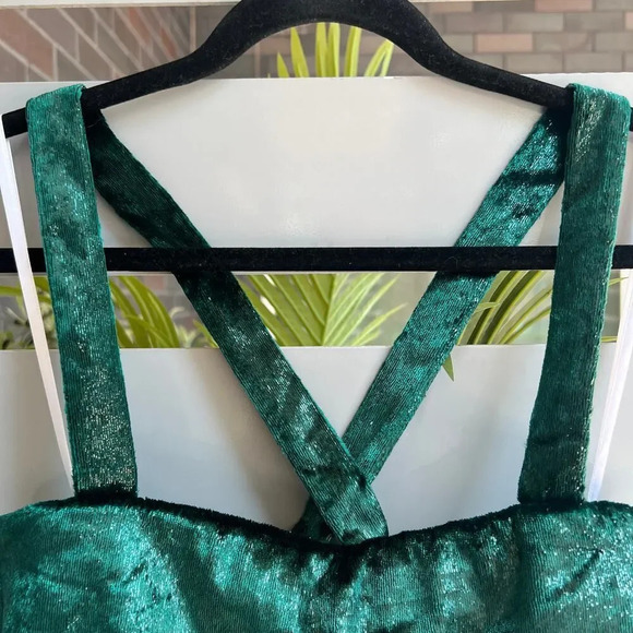 Superdown Dorian Green Shimmer Velvet Crop Top Size M - Picture 5 of 8